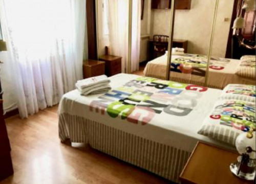 Cosy Double bed - single use. Central