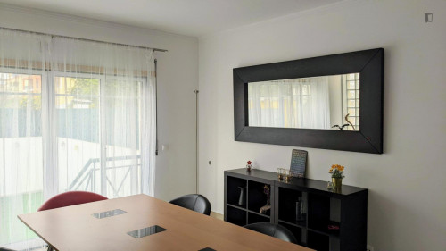 Private Attic Floor with Bathroom - Quiet Study Space near Nova SBE and beach - Gallery - 8