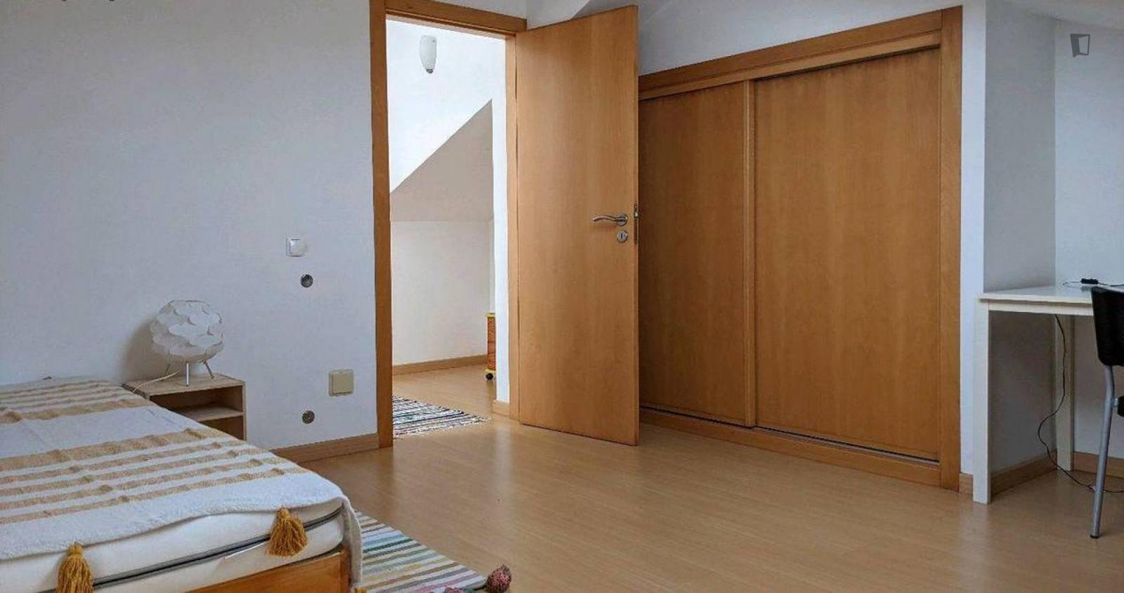 Private Attic Floor With Bathroom - Quiet Study Space Near Nova SBE And Beach - 1