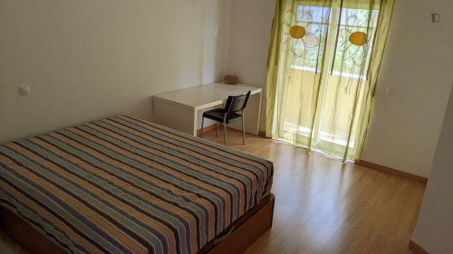 Very nice bedroom with double bed and balcony near Nova SBE