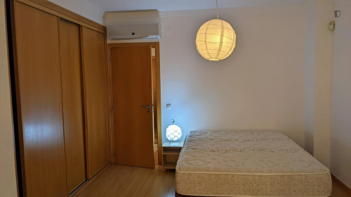 Very nice bedroom with double bed and balcony near Nova SBE - Gallery - 5