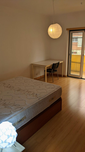 Very nice bedroom with double bed and balcony near Nova SBE