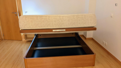 Very nice bedroom with double bed and balcony near Nova SBE - Gallery - 6