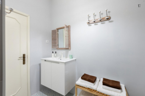 Modern and well-equipped 2-Bedroom apartment near the Marquês metro in Porto - Gallery - 6