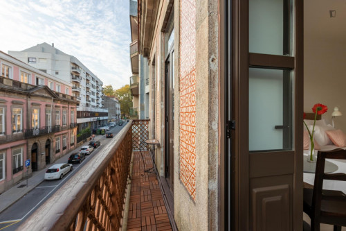 Modern and well-equipped 2-Bedroom apartment near the Marquês metro in Porto - Gallery - 15
