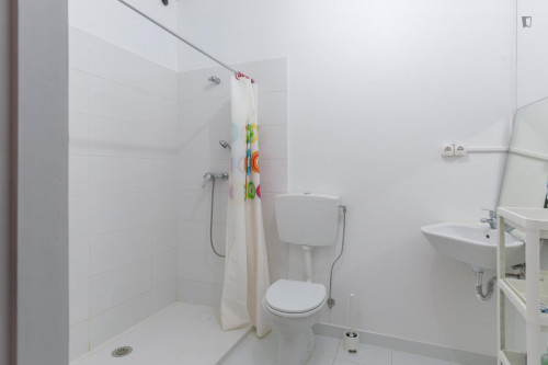Spacious double bedroom with a balcony, in Bonfim - Gallery - 5