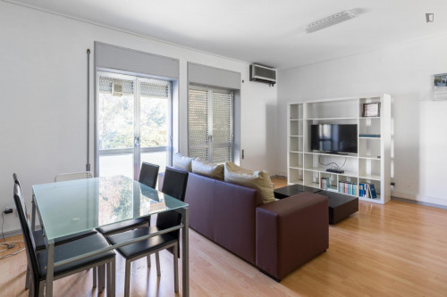 Spacious double bedroom with a balcony, in Bonfim - Gallery - 22