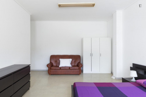 Spacious double bedroom with a balcony, in Bonfim - Gallery - 25