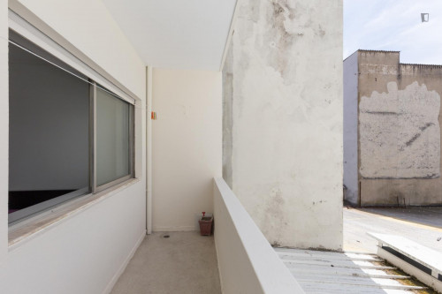 Spacious double bedroom with a balcony, in Bonfim - Gallery - 24