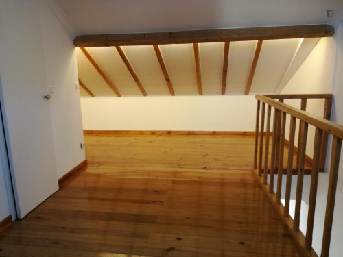 Excellent 1-bedroom duplex in Benfica, close to Instituto Politécnico de Lisboa