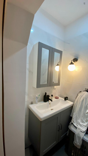 Cosy double ensuite bedroom near Arroios metro station