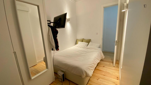 Cosy double ensuite bedroom near Arroios metro station