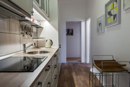 Cool single bedroom in 6-bedroom apartment