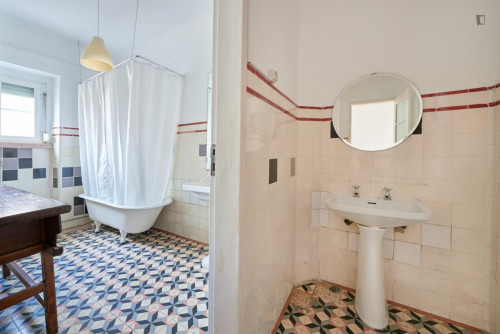Appealing twin bedroom in well-linked Alameda