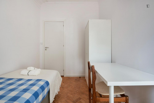 Inviting single bedroom close to Instituto Superior Técnico