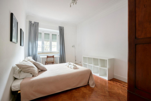 Charismatic double bedroom in a student flat, in Alameda