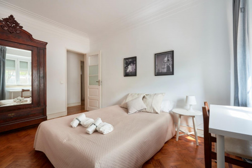 Charismatic double bedroom in a student flat, in Alameda
