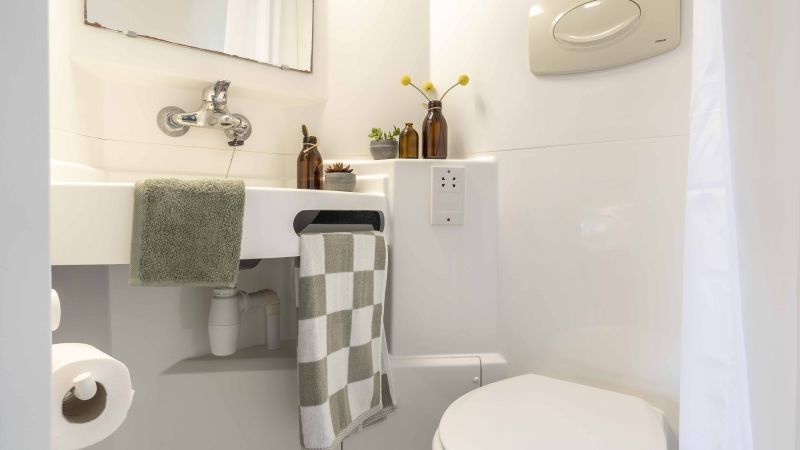  Silver En-Suite-2627  -  iQ Kingston  - Gallery -  2