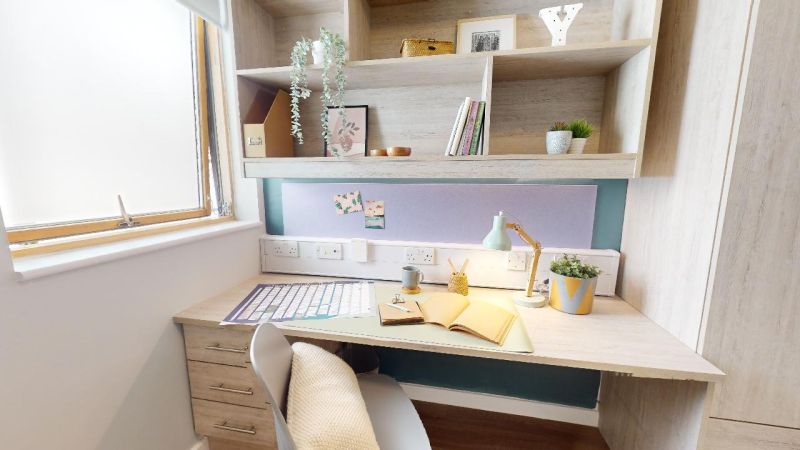  Silver Studio Plus-2627  -  iQ Kingston  - Gallery -  2