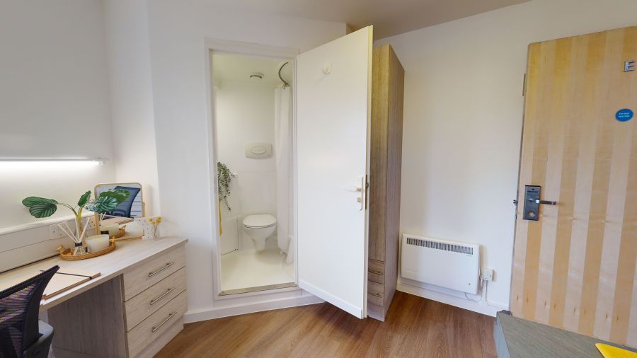 Platinum En-Suite  -  iQ Kingston  - Gallery -  3