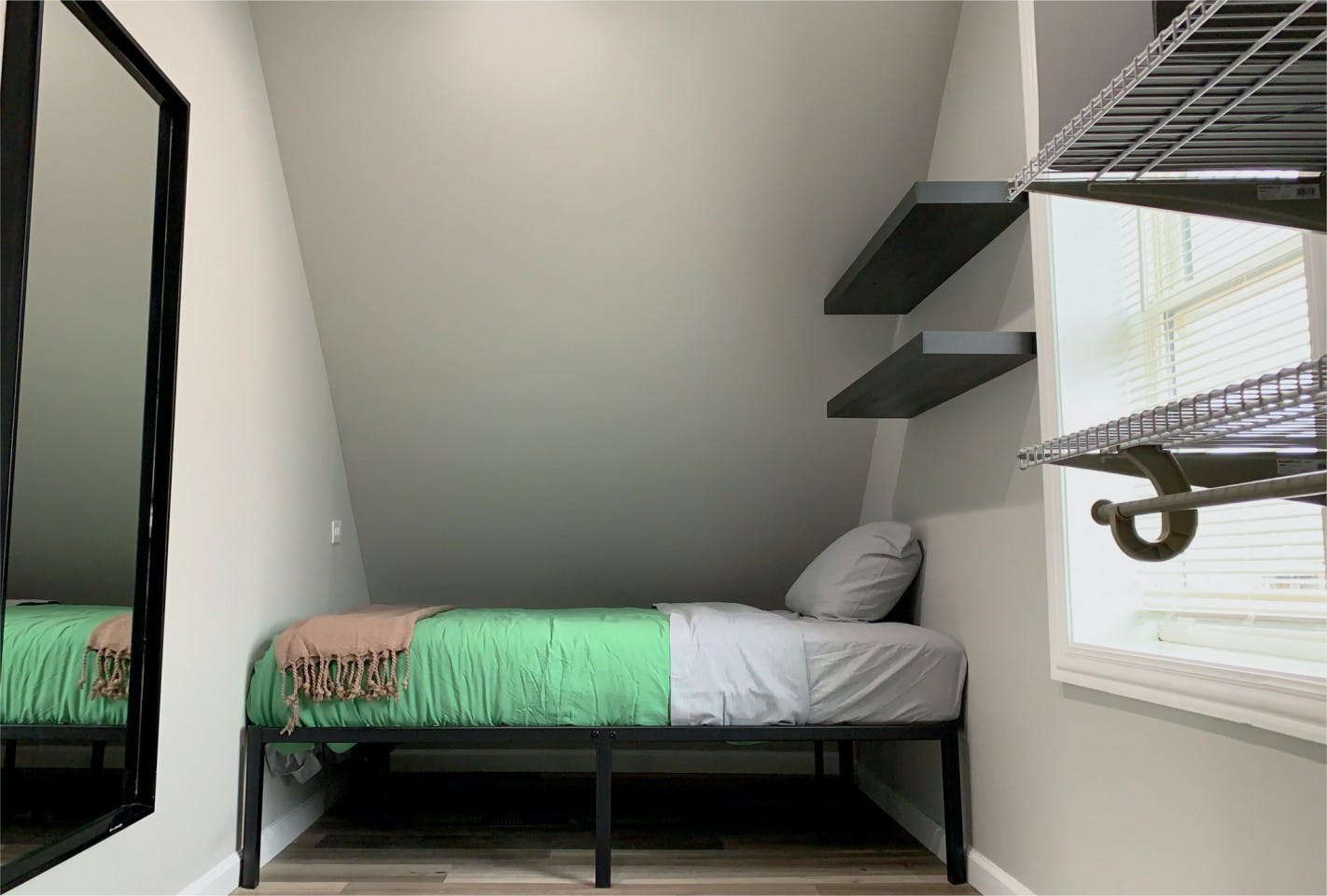  Full Bedroom  -  Comfortable Stunning House  - Gallery -  23