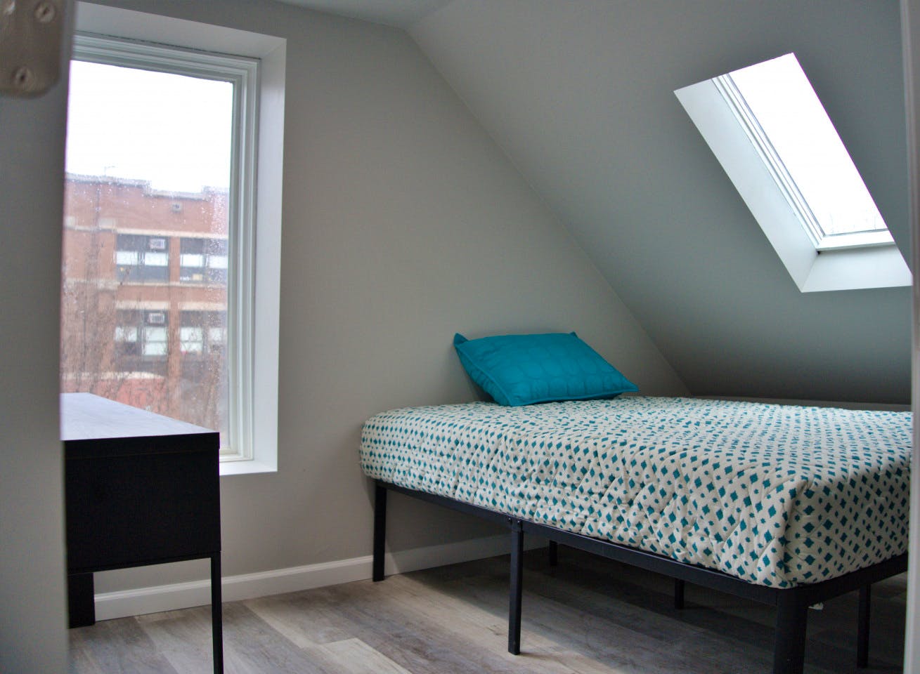 Full Bedroom - Comfortable Stunning House - Gallery - 32