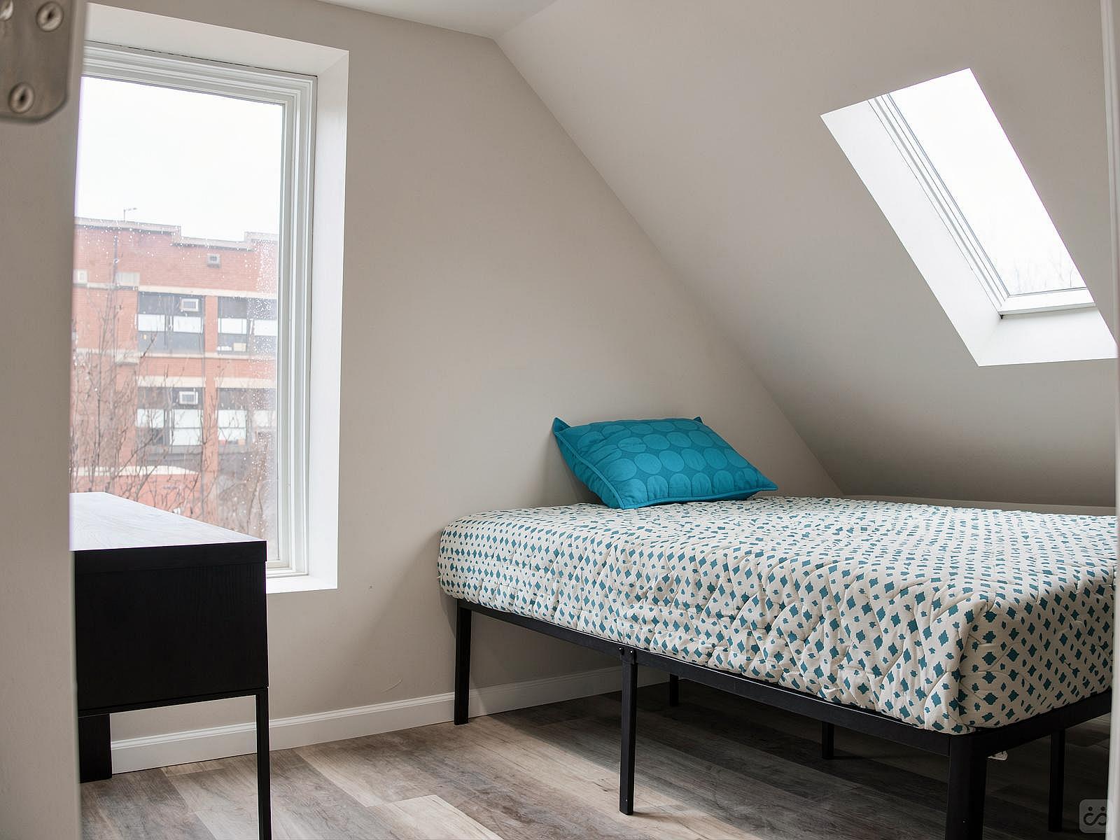 Full Bedroom - Comfortable Stunning House - Gallery - 10