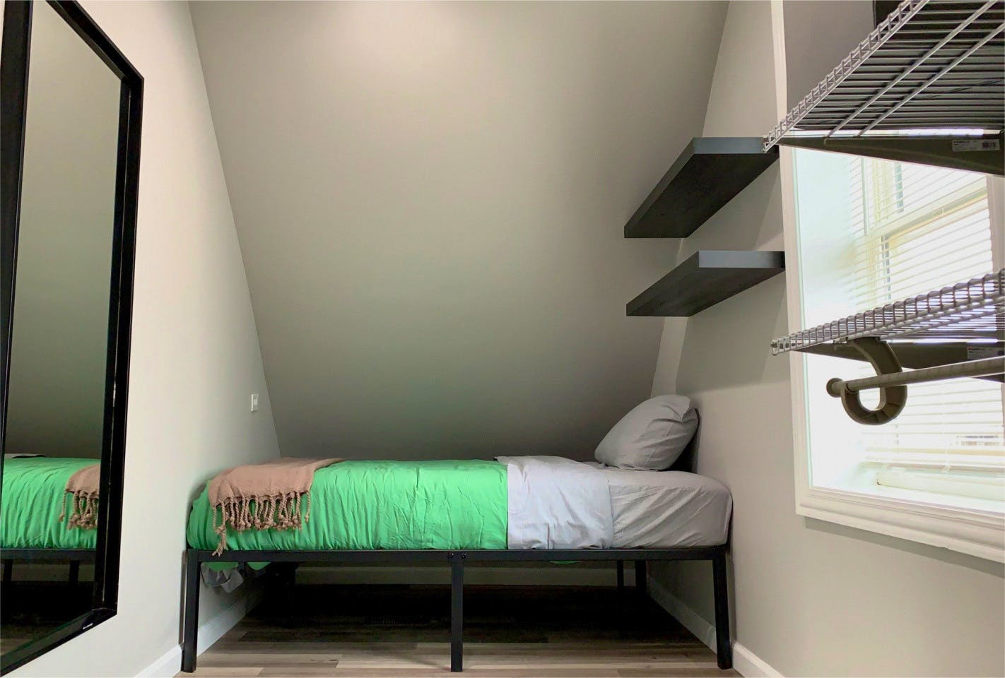 Full Bedroom - Comfortable Stunning House - Gallery - 42