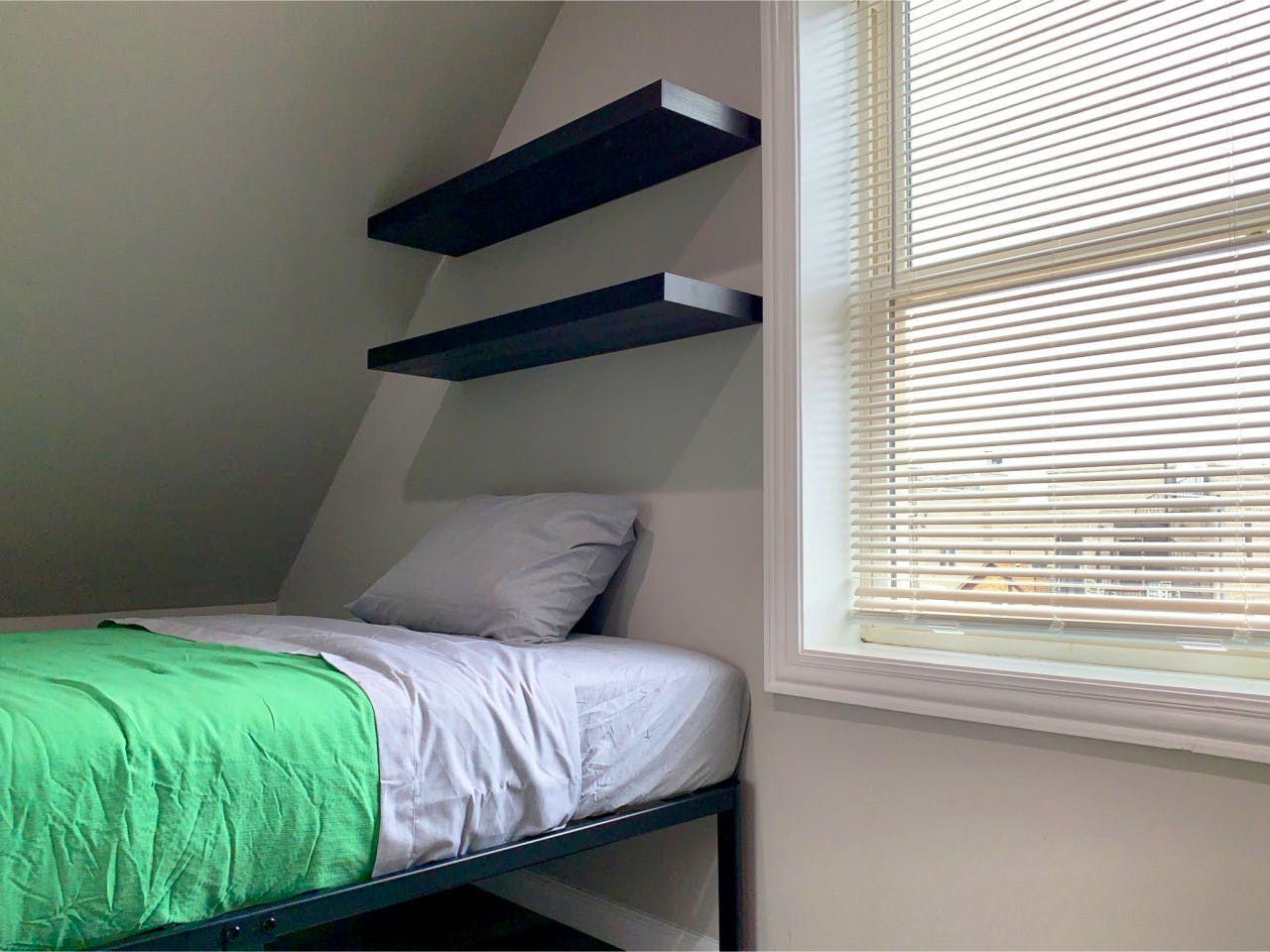  Full Bedroom  -  Comfortable Stunning House  - Gallery -  54