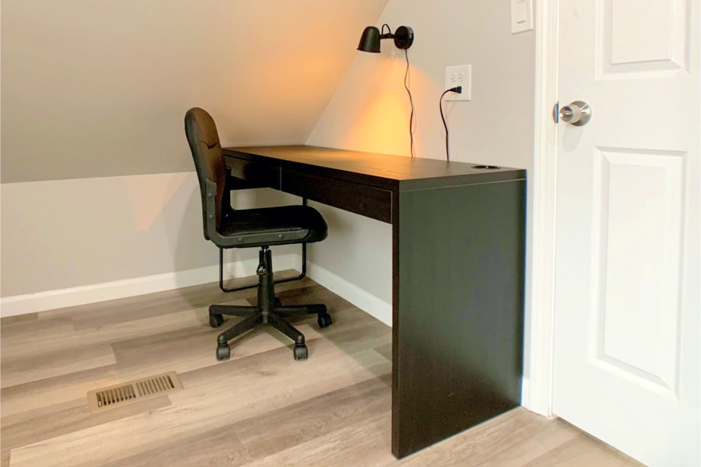 Full Bedroom - Comfortable Stunning House - Gallery - 37