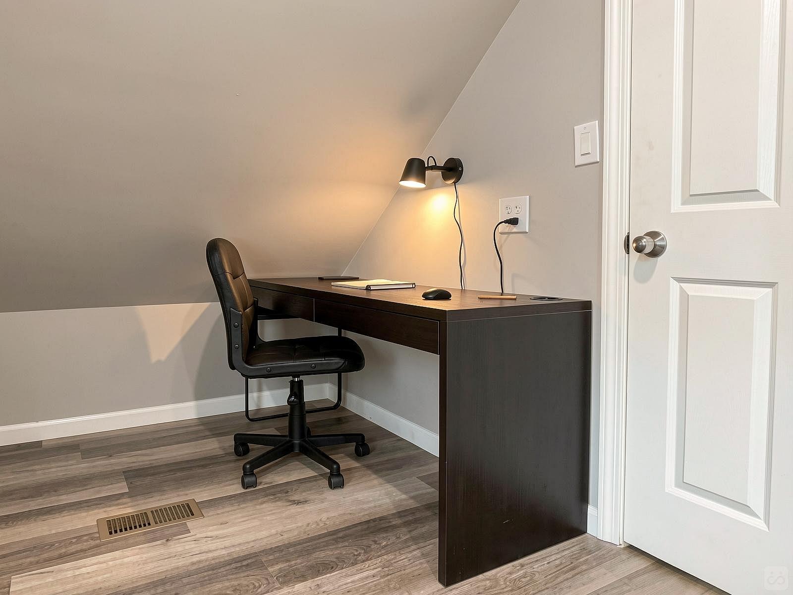  Full Bedroom  -  Comfortable Stunning House  - Gallery -  5