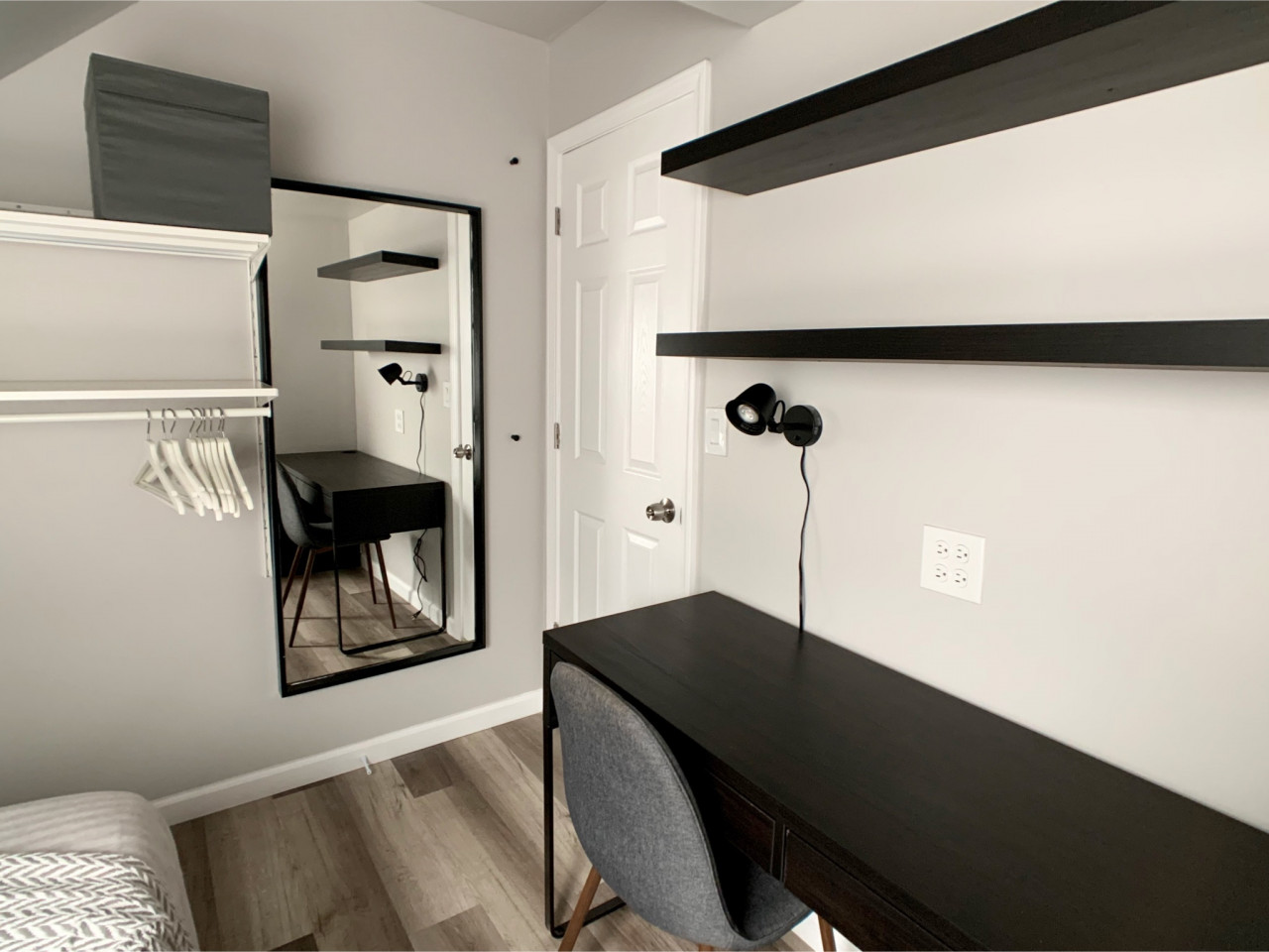 Twin Bedroom - Comfortable Stunning House - Gallery - 8