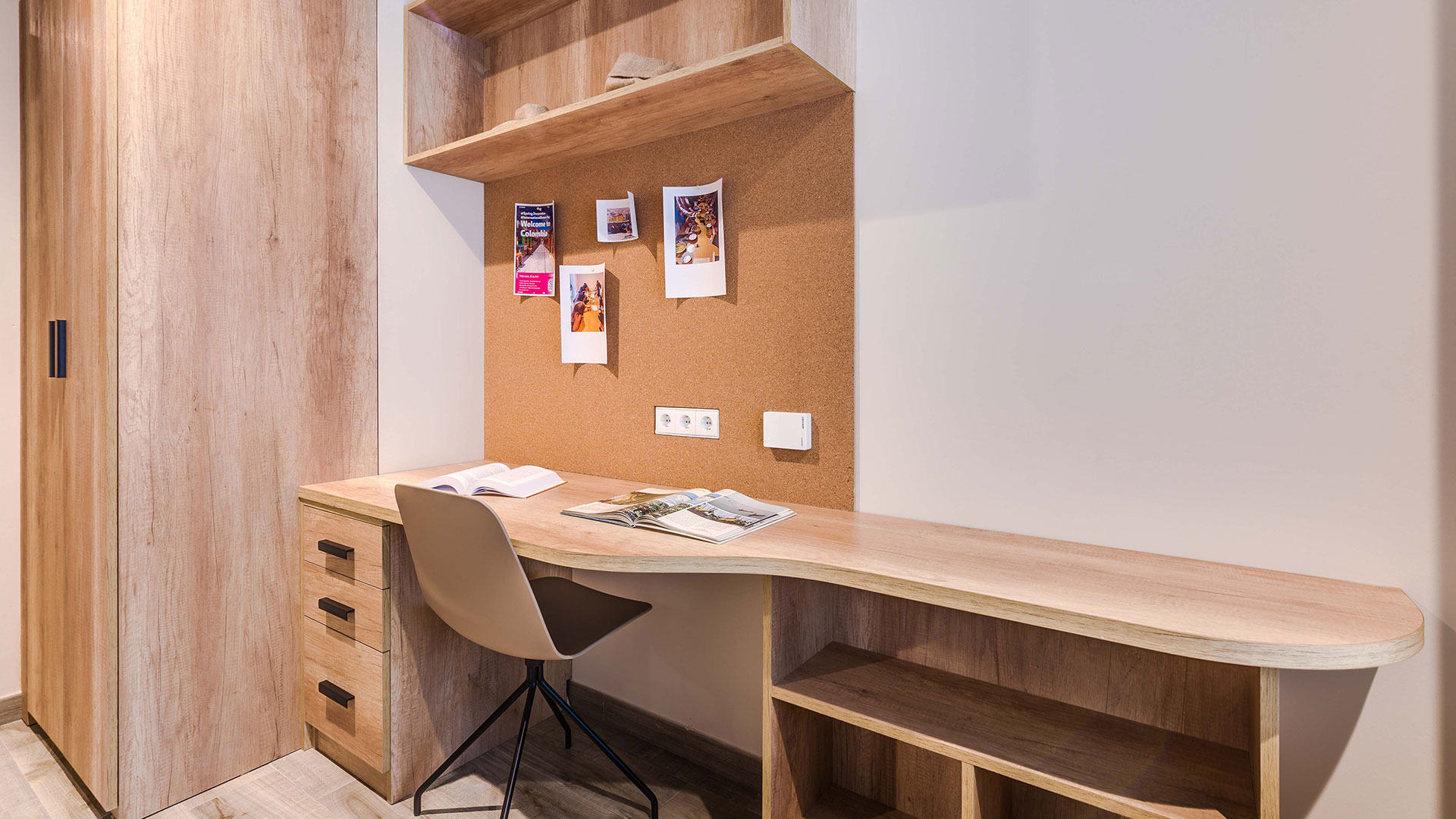 Studio With Kitchen - Premium - 5