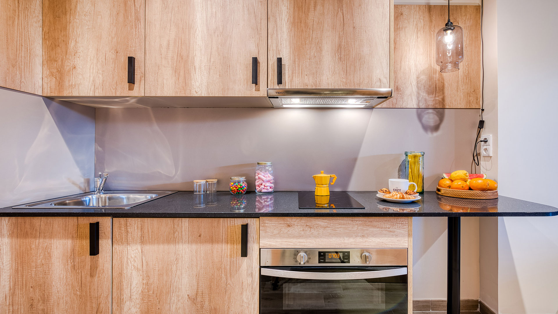 Studio With Kitchen - Premium - 4
