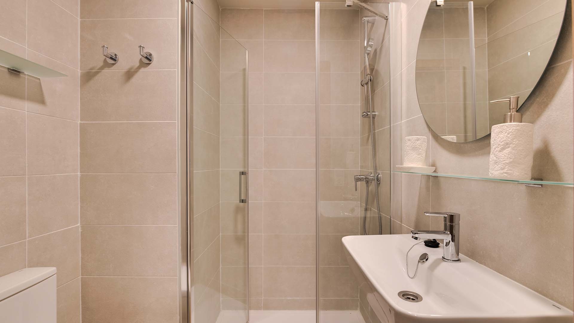 Studio With Kitchen - Premium - 5