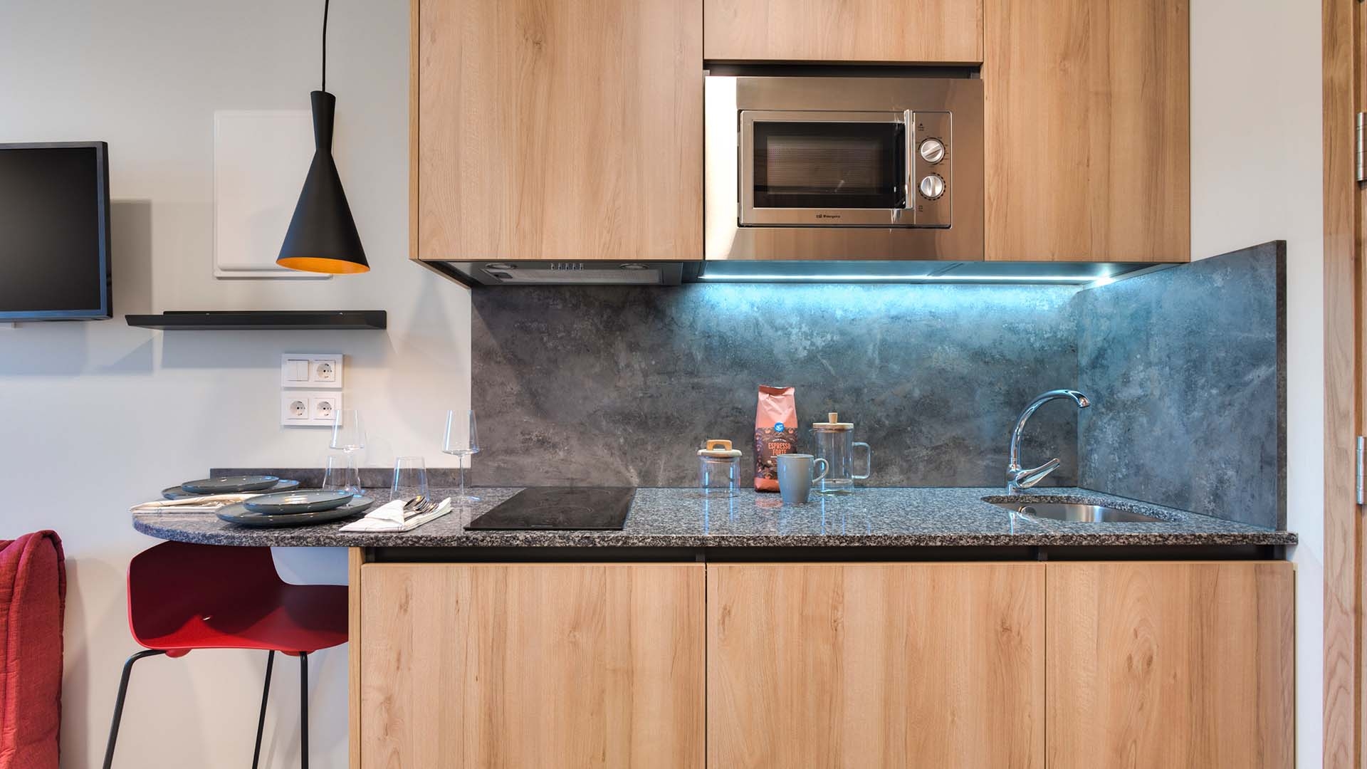 Studio With Kitchen - Premium - 3