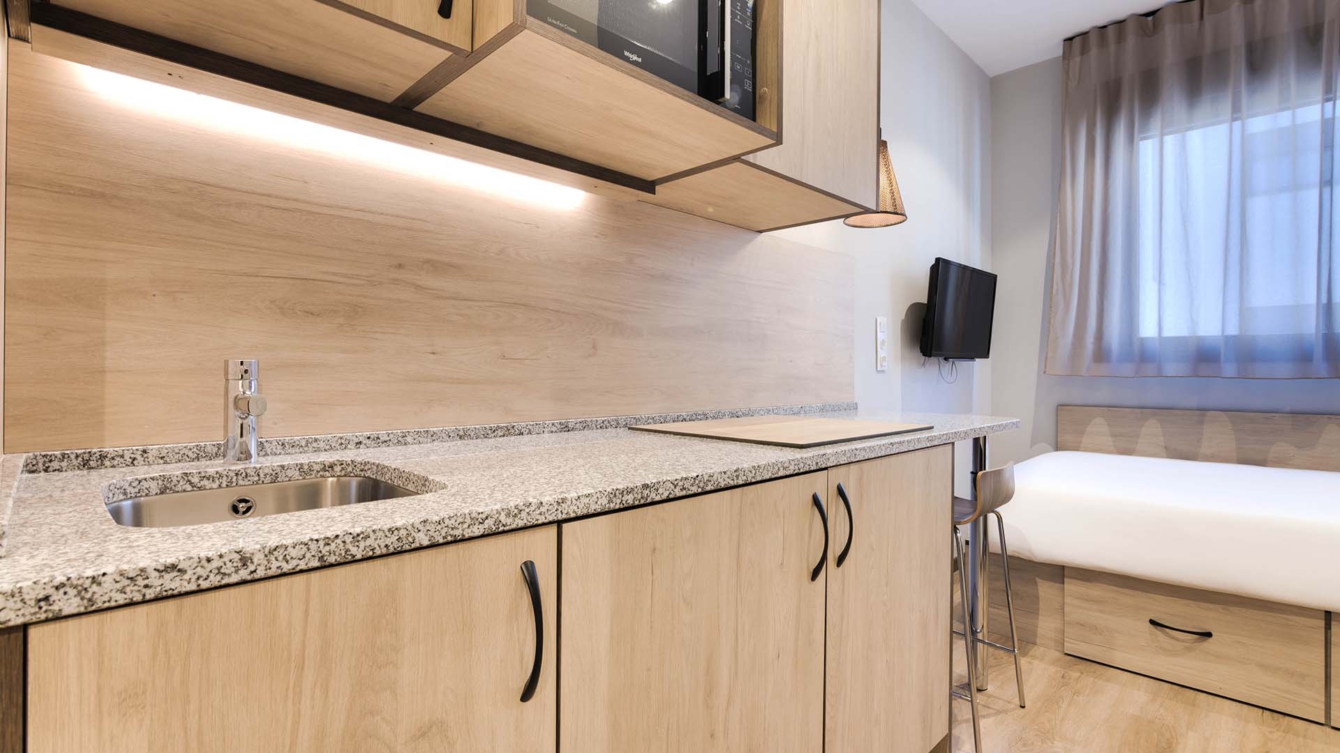 Studio With Kitchen - Standard - 5