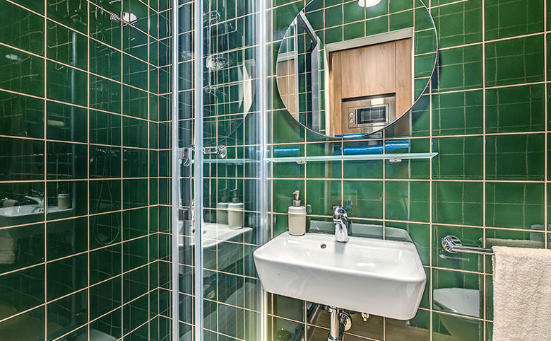 Studio With Kitchen - Premium Accessible - 4