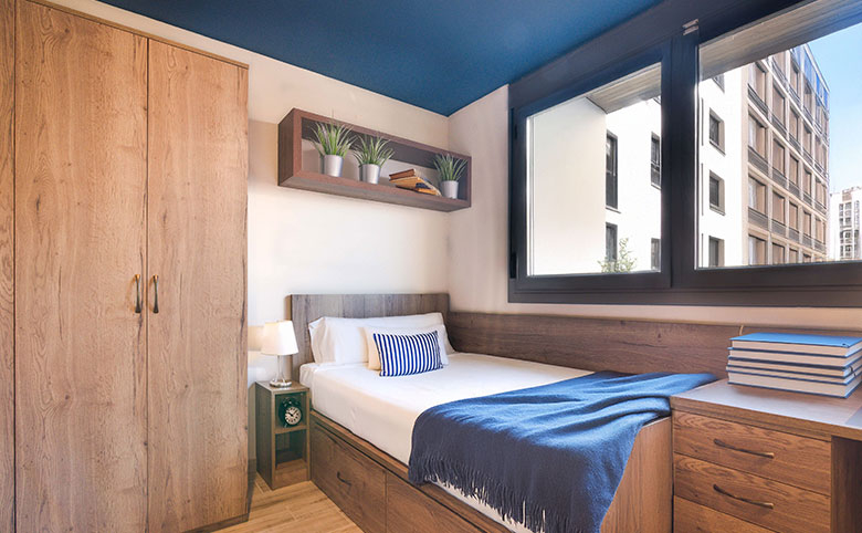 Studio With Kitchen - Premium - 1