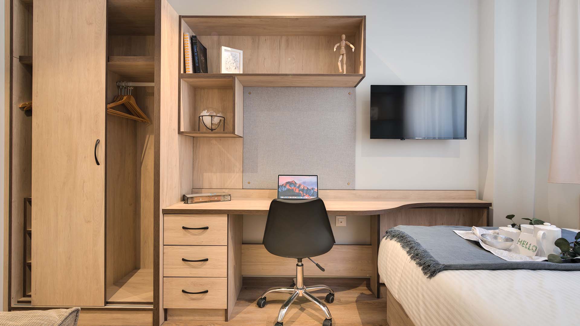 Studio With Kitchen - Standard - 4