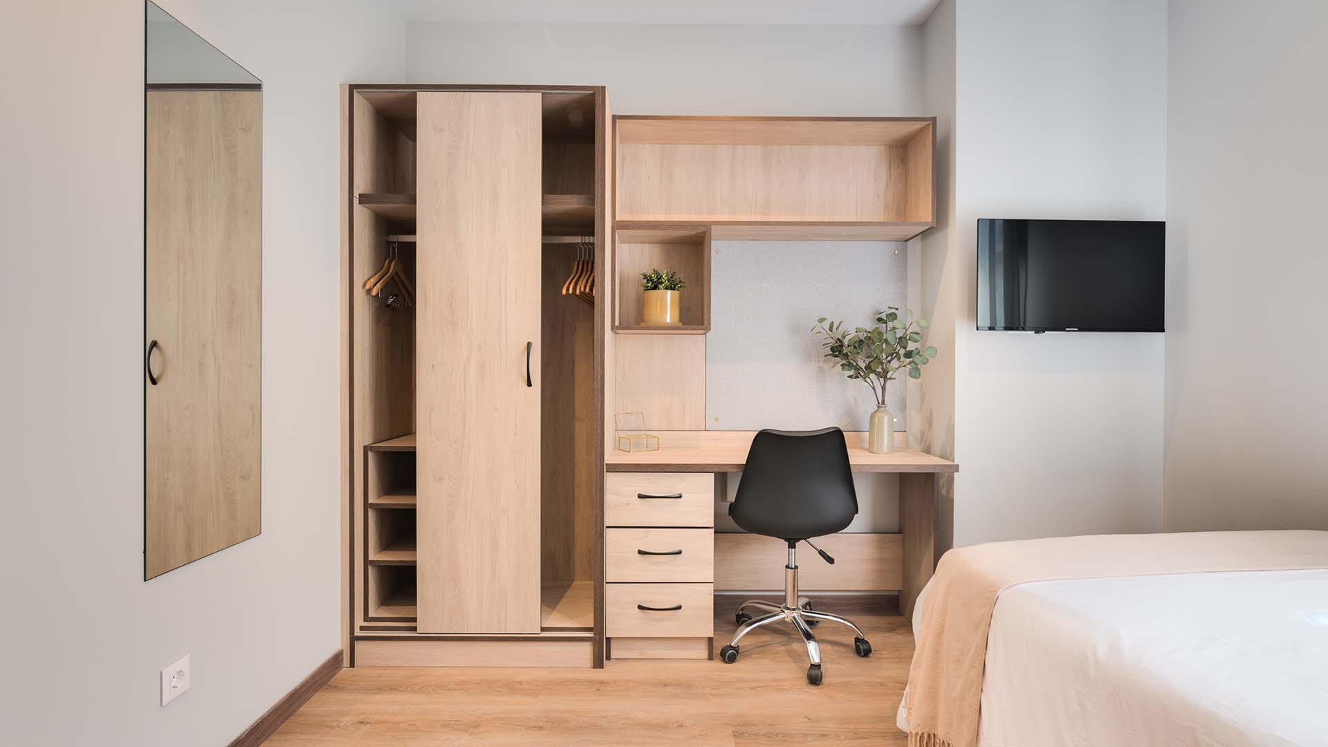 Studio With Kitchen - Premium - 4