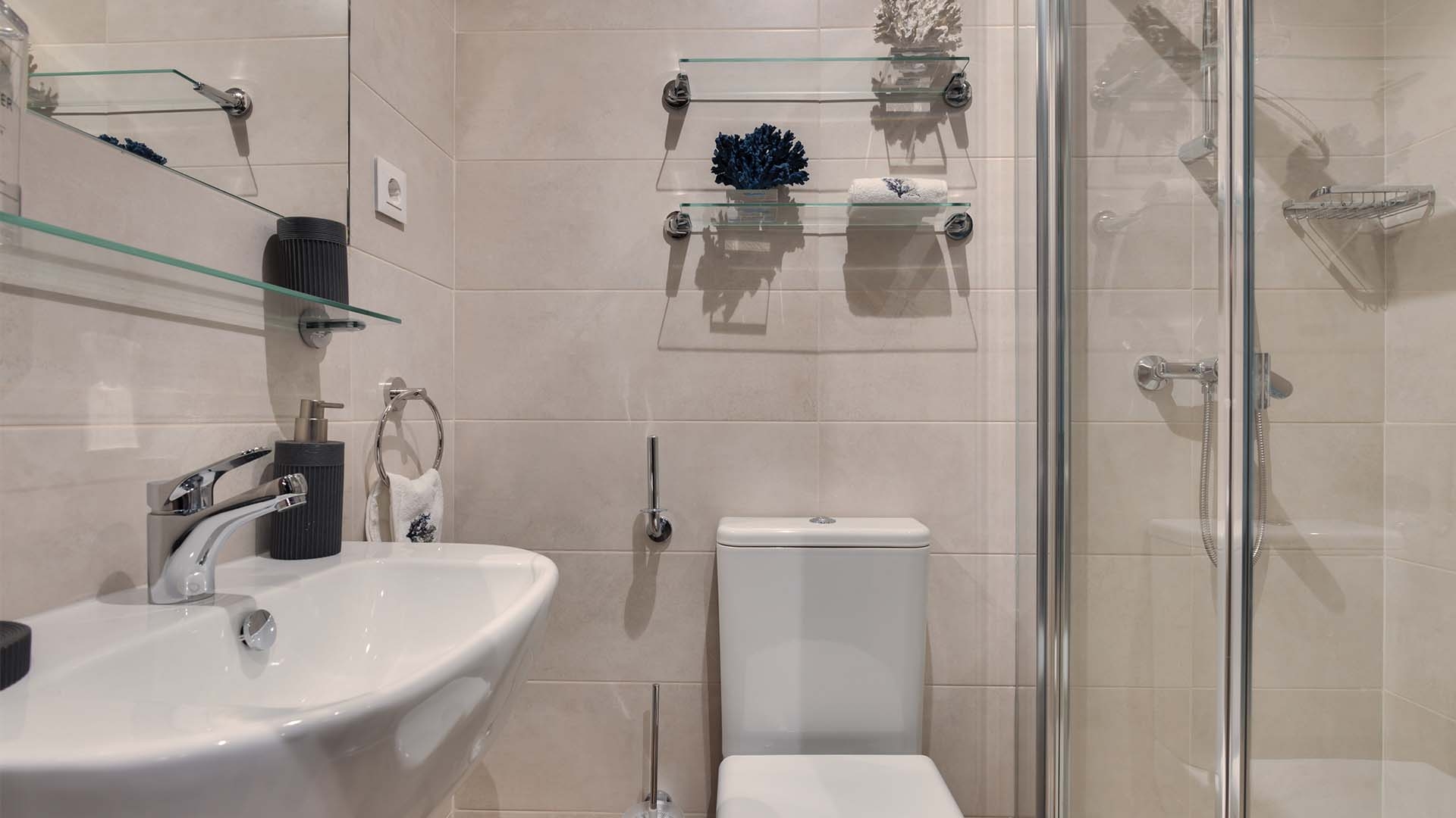 Studio With Kitchen - Premium - 2