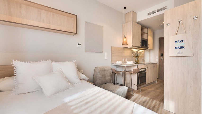 Studio With Kitchen - Premium - 1