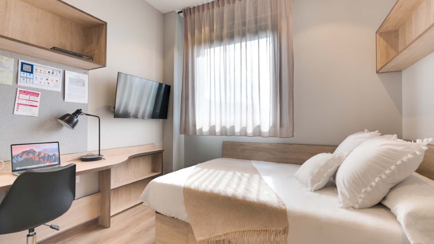 Studio With Kitchen - Premium - 3
