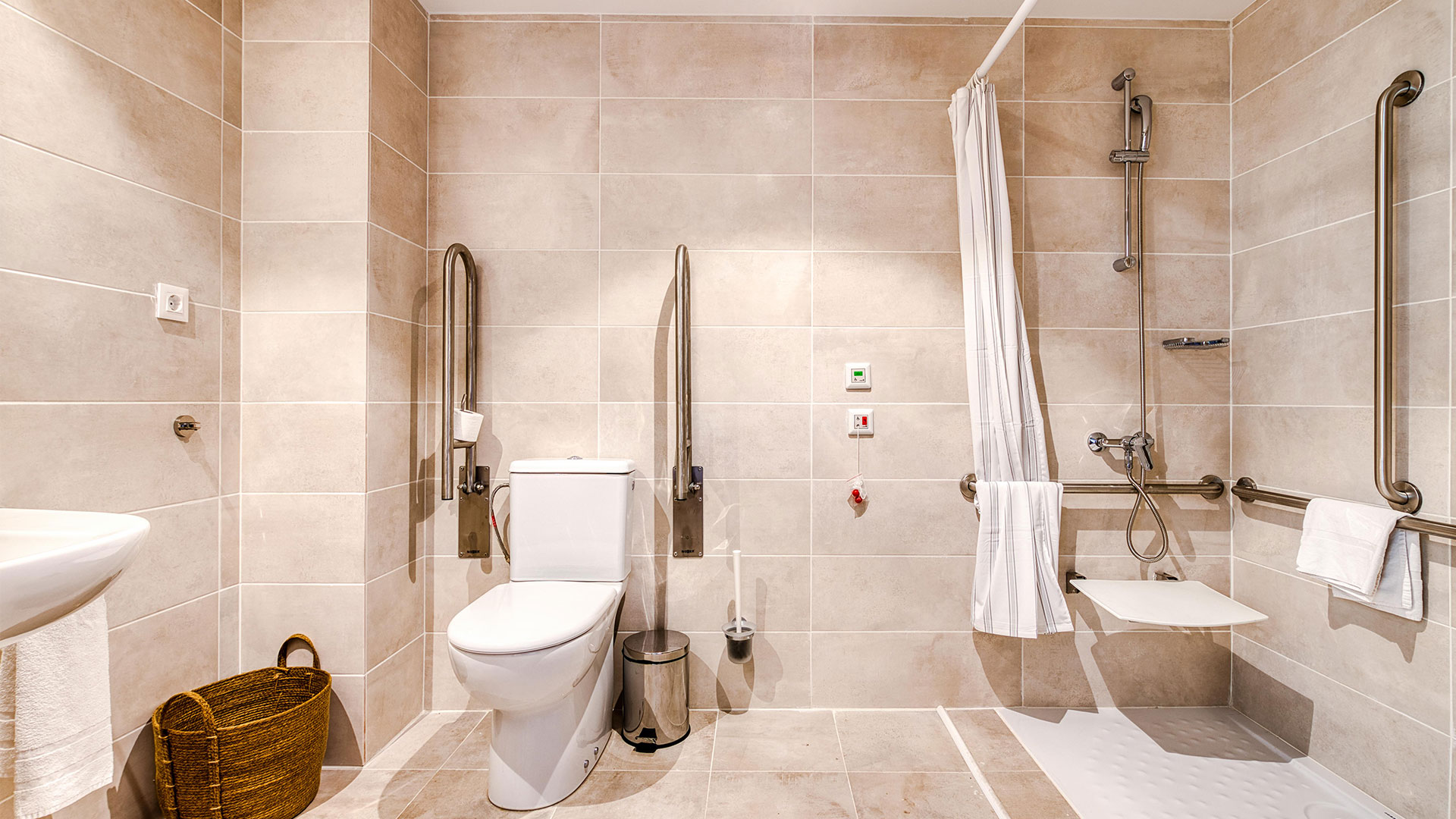Studio With Kitchen - Standard Accessible - 1