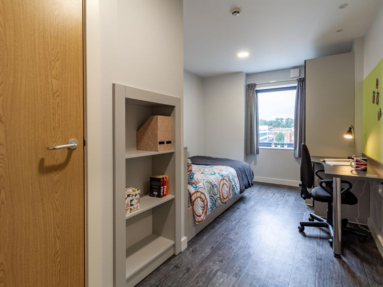 Premium En Suite - Austen House - Gallery - 3