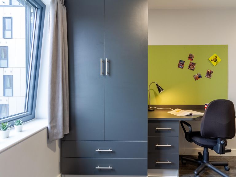 Premium En Suite - Austen House - Gallery - 4