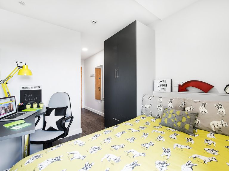 Standard 2-Bed Flat - Austen House - Gallery - 1