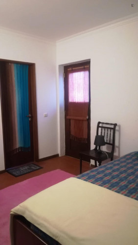 Cosy and tidy single bedroom with private bathroom in Estoril - Gallery - 5