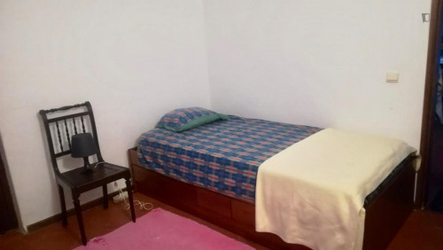 Cosy and tidy single bedroom with private bathroom in Estoril